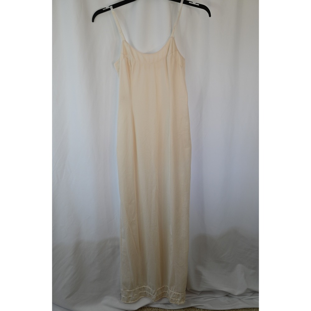American Maid Vintage Ivory Nylon Full Slip Long Scalloped Trim Size 32